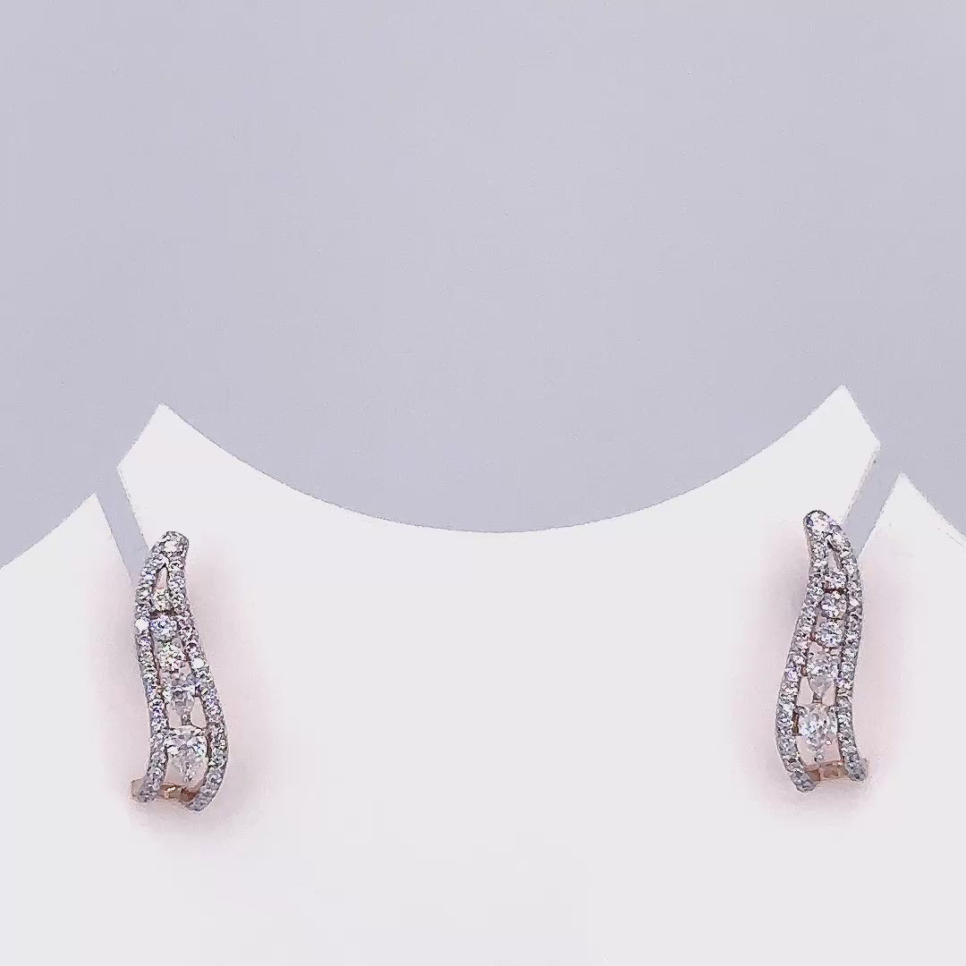 Boucles d'oreilles grimpeuses à vis avec diamants de synthèse taille poire